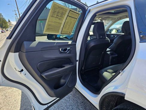 Certified 2025 Volvo XC60 T8 Core w/ Protection Package Premier AWD/4WD image 17