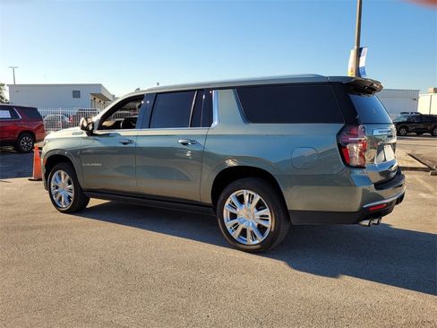 Certified 2024 Chevrolet Suburban High Country image 5