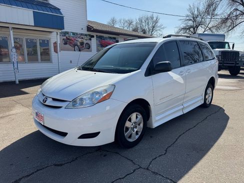 Used 2008 Toyota Sienna LE image 2
