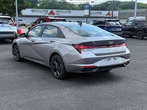 Used 2023 Hyundai Elantra SEL w/ Cargo Package FWD image 3