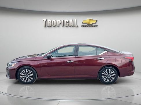 Used 2024 Nissan Altima 2.5 SV image 2