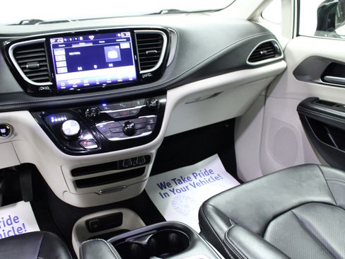 Used 2024 Chrysler Pacifica Select FWD image 20