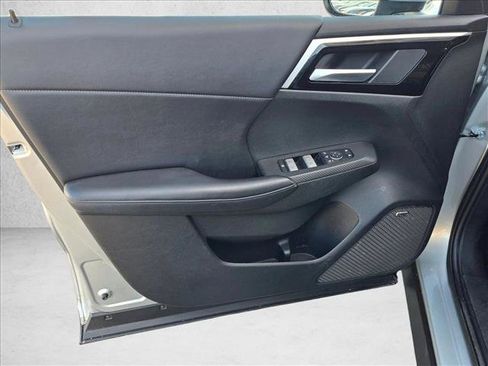 Used 2025 Mitsubishi Outlander SE image 11