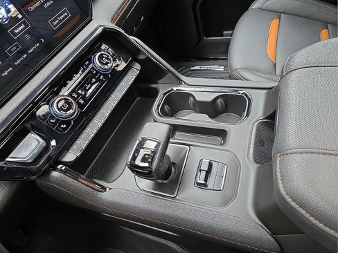 Used 2025 GMC Sierra 1500 AT4 w/ AT4 Premium Package AWD/4WD image 25
