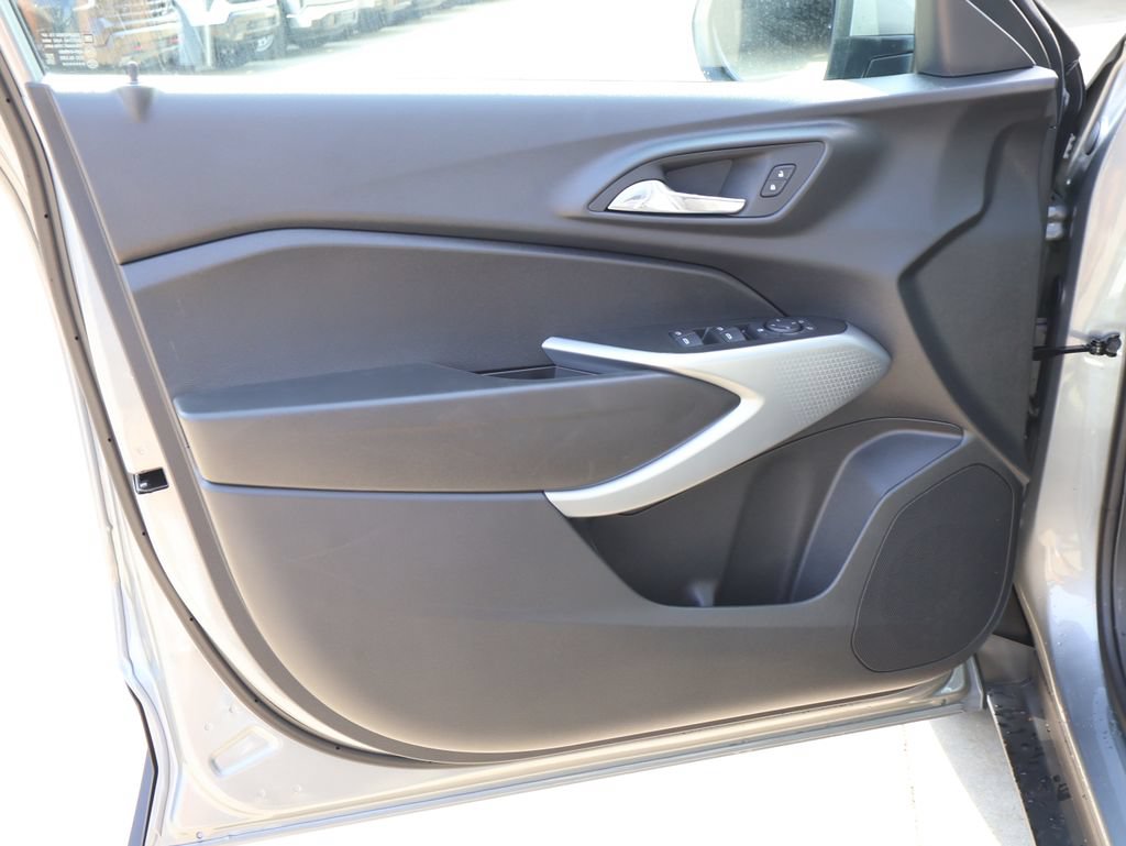 New 2026 Chevrolet Trax LS w/ LS Convenience Package FWD image 10