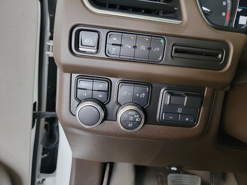 Used 2021 GMC Yukon SLT w/ SLT Luxury Plus Package AWD/4WD image 18