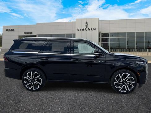 New 2026 Lincoln Navigator Black Label AWD/4WD image 2