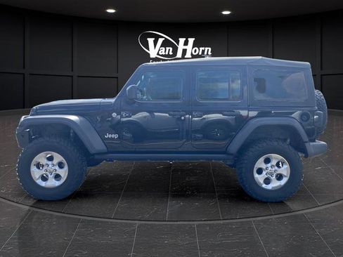 Used 2018 Jeep Wrangler Unlimited Sport AWD/4WD image 3