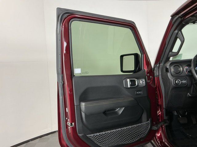 Used 2021 Jeep Gladiator Overland AWD/4WD image 12