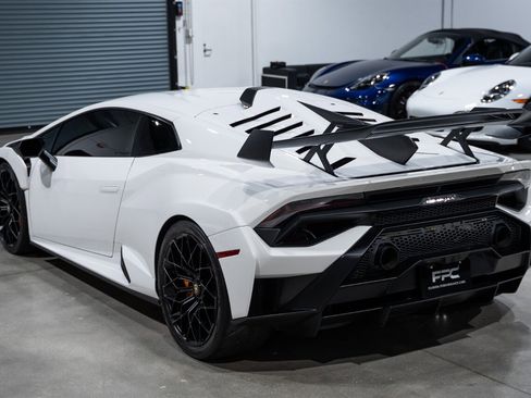 Used 2022 Lamborghini Huracan STO RWD image 4