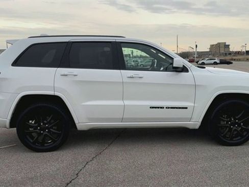 Used 2020 Jeep Grand Cherokee Altitude image 9