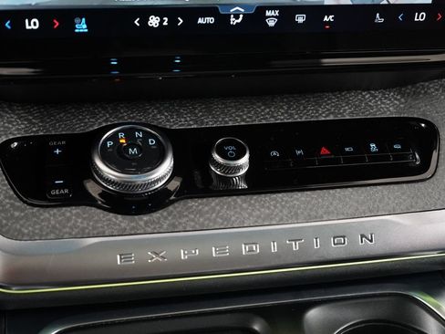 Used 2025 Ford Expedition Tremor AWD/4WD image 17