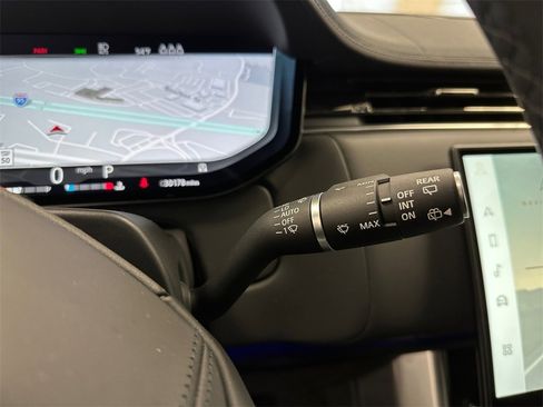 Used 2023 Land Rover Range Rover SE image 18