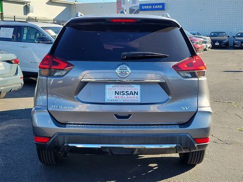 Used 2018 Nissan Rogue SV w/ Premium Package image 31