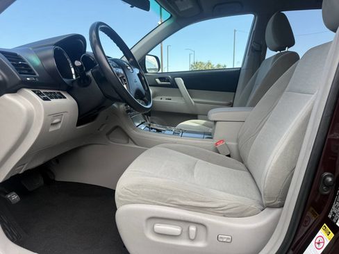Used 2012 Toyota Highlander 4WD image 9