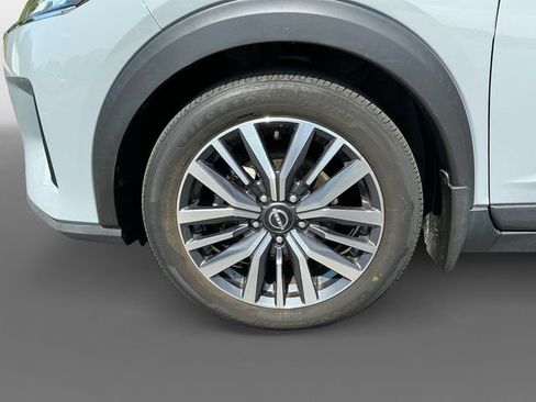 Used 2024 Nissan Kicks SV FWD image 16