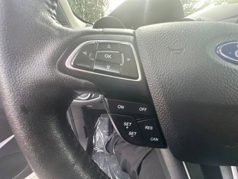 Used 2017 Ford Escape Titanium AWD/4WD image 18