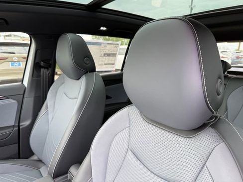 New 2026 Volkswagen Tiguan SE R-Line image 11