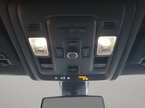 Used 2022 GMC Yukon XL AT4 image 42