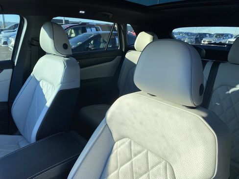 Used 2024 Volkswagen Atlas Cross Sport SEL Premium R-Line image 23