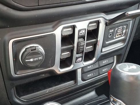 Used 2022 Jeep Wrangler Unlimited Sahara w/ Cold Weather Group AWD/4WD image 18