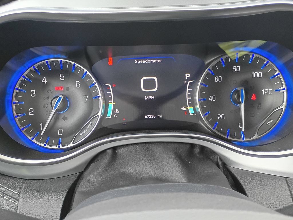 Used 2025 Chrysler Pacifica Limited FWD image 24