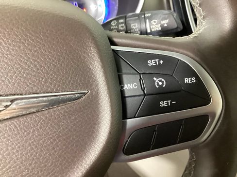 Used 2017 Chrysler Pacifica Touring-L Plus FWD image 21
