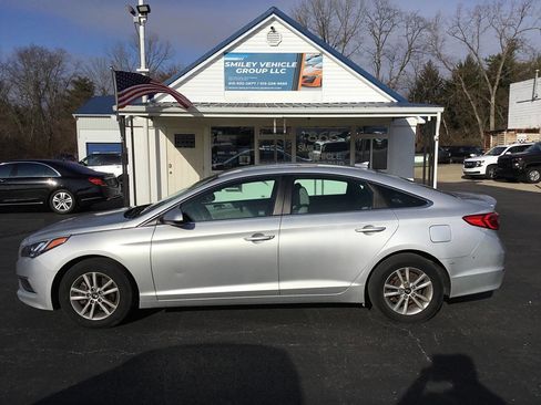 Used 2016 Hyundai Sonata SE image 2