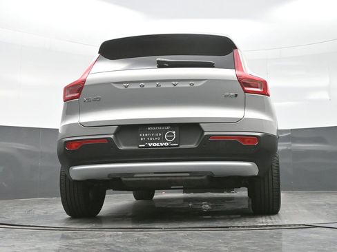 Used 2025 Volvo XC40 B5 Plus image 22