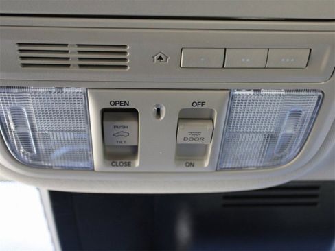 Used 2020 Honda CR-V Touring image 31