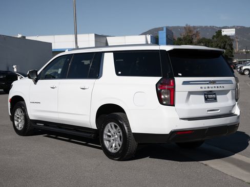 Used 2023 Chevrolet Suburban LT image 6