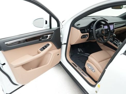 Certified 2025 Porsche Macan S AWD/4WD image 8