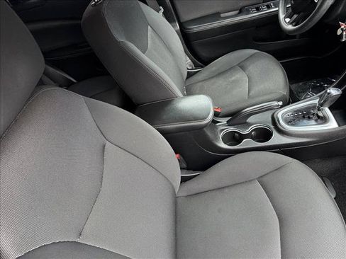 Used 2014 Dodge Avenger SE FWD image 18