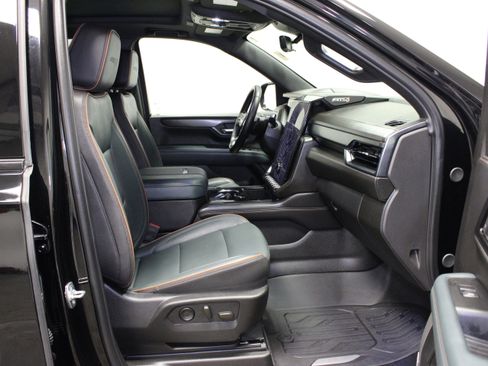 Used 2025 GMC Yukon XL AT4 w/ AT4 Premium Package AWD/4WD image 16