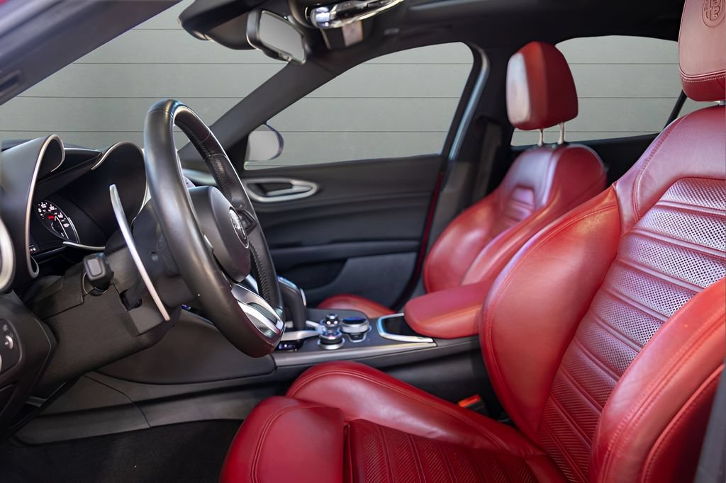 Used 2022 Alfa Romeo Giulia Veloce RWD image 37