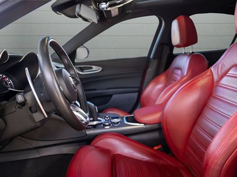 Used 2022 Alfa Romeo Giulia Veloce RWD image 37