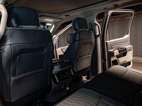 Used 2026 Ford F250 Platinum w/ Platinum Plus Package image 25