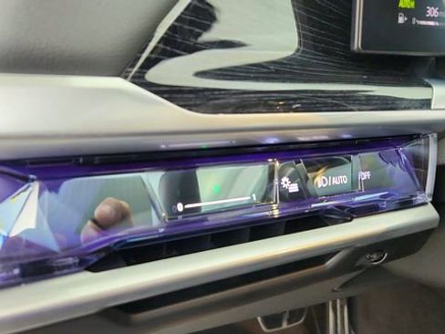 Used 2025 BMW 740i image 38