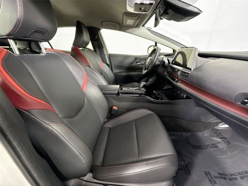 Used 2025 Toyota Prius Plug-In Hybrid FWD image 36