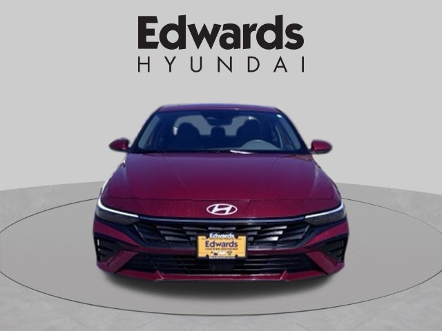 Used 2025 Hyundai Elantra SEL FWD image 2