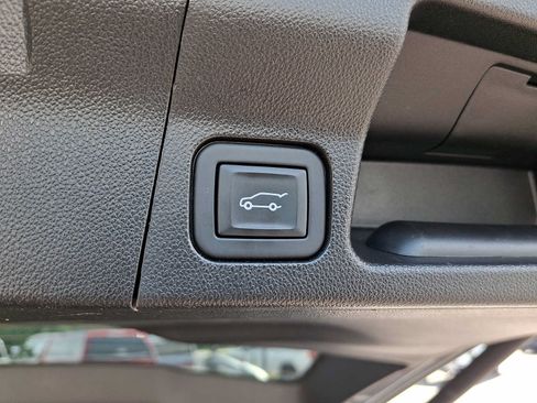 Used 2023 GMC Acadia SLE w/ Driver Convenience Package FWD image 32