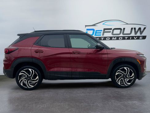 Used 2024 Chevrolet TrailBlazer RS w/ Driver Confidence Package FWD image 2