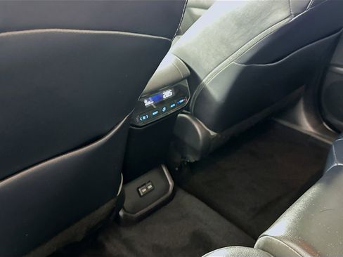 Used 2022 Toyota Highlander XLE AWD/4WD image 23