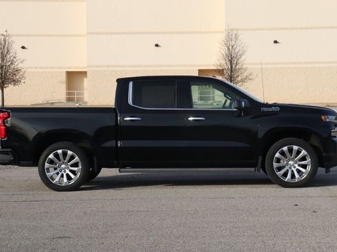 Used 2020 Chevrolet Silverado 1500 High Country w/ Technology Package image 13