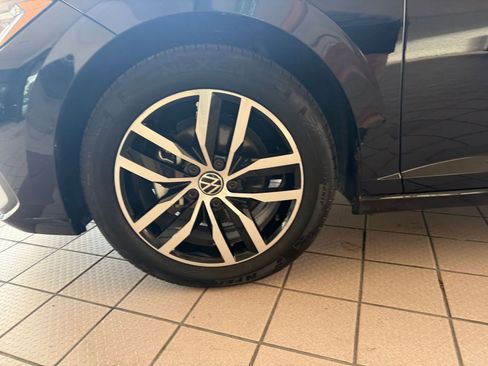 Used 2025 Volkswagen Jetta SE image 23