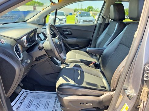 Used 2019 Chevrolet Trax LT w/ LT Convenience Package FWD image 12