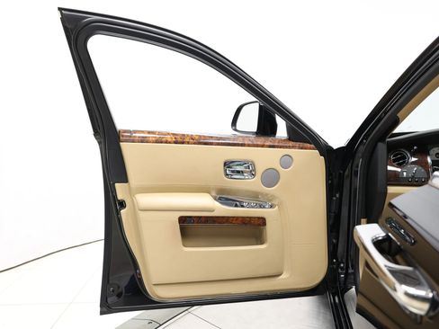 Used 2015 Rolls-Royce Ghost RWD image 12