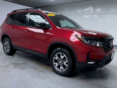 Used 2023 Honda Passport TrailSport image 2