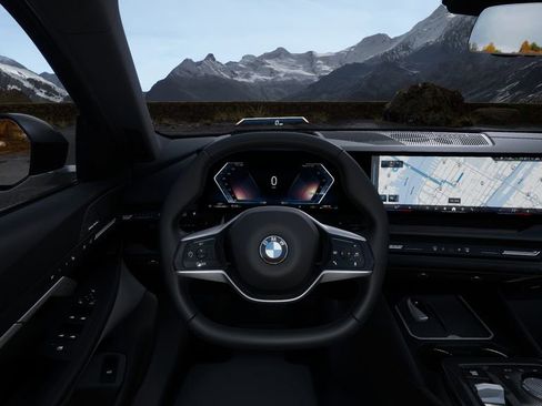 Used 2025 BMW 530i w/ Premium Package image 43