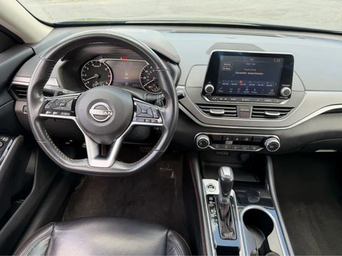 Used 2024 Nissan Altima 2.5 SR FWD image 15